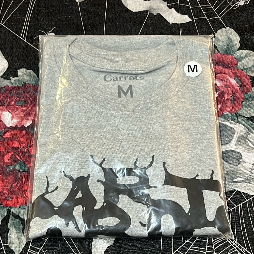 BRAND NEW ANWAR CARROTS GRAY/BLACK EARTHQUAKE LOGO MENS TEE SZ MEDIUM